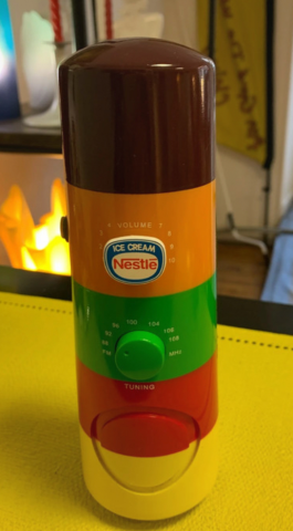 Poste de radio Pub NESTLE 